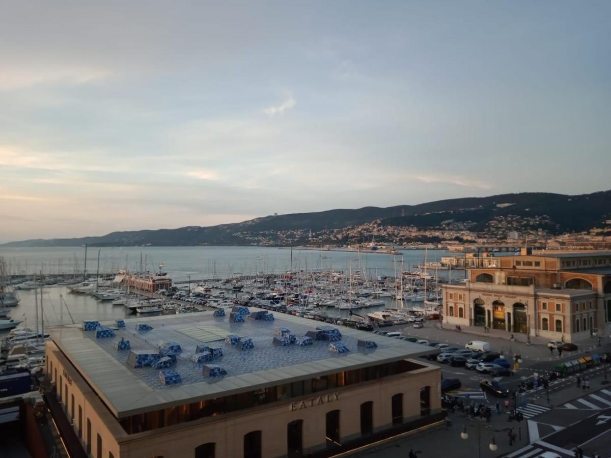 Mansarda Centrale Vista Mare Apartment Triest Exterior foto